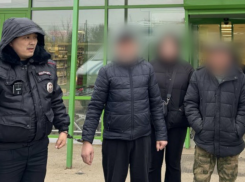 Три ставропольца разочаровались продажами и ограбили астраханский магазин