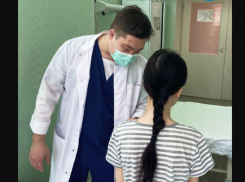 Астраханские нейрохирурги спасли девушку с опасным и редким заболеванием