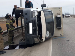 В Астраханской области служебный автомобиль устроил ДТП с грузовиком и «Газелью»