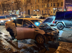 В центре Астрахани случилось крупное ДТП с четырьмя машинами