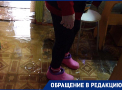 Жителей астраханской улицы Плещеева на Пасху снова залило фекальными водами