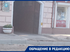 Астраханцы жалуются на высокие бордюры, из-за которых не проедет скорая