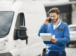 Астраханец не отдавал 400 тысяч рублей другу и чуть не лишился микроавтобуса 