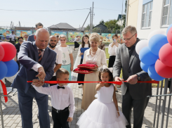Астраханский губернатор открыл новый детсад и проверил ход ремонта школы