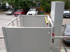 Астраханская прокуратура добилась установки подъемников в доме с инвалидами