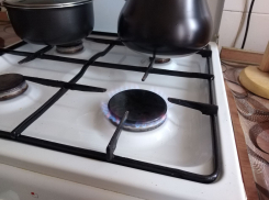 Под Астраханью мужчина умело воровал газ из общей трубы: почти как призрак