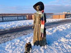 Дама с собачкой в Астрахани утеплилась к зиме