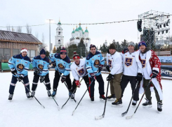 Астраханцы массово вышли на лед в преддверии Нового года