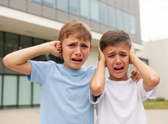 Снижение тарифов ОМС на замену речевых процессоров угрожает судьбе слабослышащих детей в Астрахани