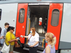 Первый пригородный поезд отправился по туристическому маршруту Астрахань  – Эльтон 