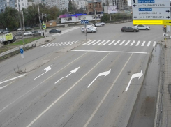 В Астрахани пешеходный переход на Николая Островского смыло дождем