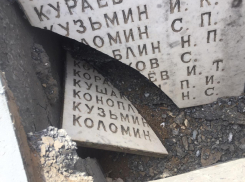 В Астрахани поймали вандалов, надругавшихся над памятником героям ВОВ