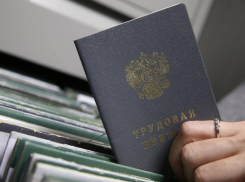 В Астраханской области директор школы платила отсутствующему преподавателю