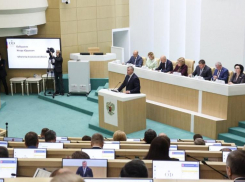 Игорь Бабушкин напомнил Валентине Матвиенко о деревянной канализации в Астрахани