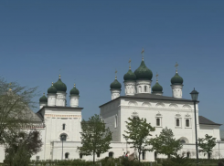 Богослужения и освящение пасхальных куличей проведут в 27 храмах Астрахани