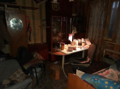 44-летнюю астраханку задержали по подозрению в убийстве соседа