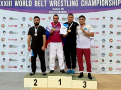 Астраханец одолел пятикратного чемпиона мира в борьбе на поясах