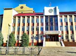 В Астрахани женщина сломавшая ногу в автобусе, требует с таксопарка три миллиона 