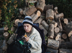 Астраханские подростки обворовали пенсионерку, чтобы проводить друга в армию