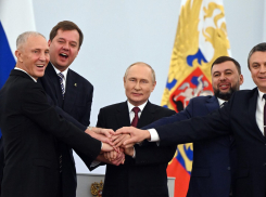 Владимир Путин подписал договор о вхождении в состав России четырех новых регионов