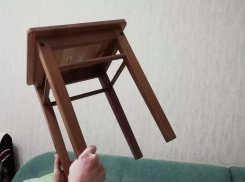 Астраханца посадили на 9 лет за убийство знакомого табуреткой и ножом