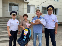 Астраханские полицейские спасли беременную женщину