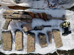 Астраханец создавал тайники с оружием и боеприпасами на улице