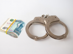 В Астрахани госинспекторы требовали деньги с предпринимателей за бездействие