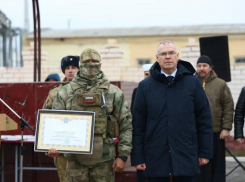 В Астрахани наградили росгвардейцев за успехи на СВО