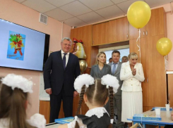 В День знаний больше 200 тысяч астраханцев сели за парты