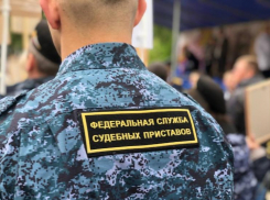 В здание астраханского суда пришел свидетель с травматическим пистолетом