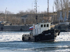 Под Астраханью встали шесть паромных переправ: лед пришел в движение
