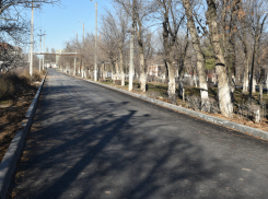 В Астрахани на улице Мосина отремонтировали тротуар и дорогу
