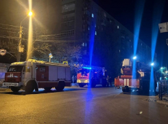 В Астрахани за день сгорели дом, машина и гора отходов