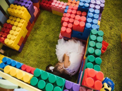 В торговом центре Астрахани 5-летняя девочка сломала позвоночник, упав с батута