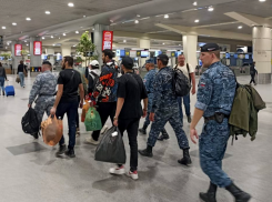 Задержанных в Астрахани мигрантов в день траура выдворили из России