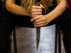 Астраханку приговорили к 5,5 годам колонии за попытку зарезать сожителя из ревности