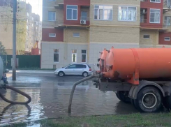 В Астрахани откачали 300 кубометров дождевой воды