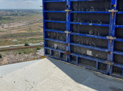 В Астрахани расследуют обстоятельства гибели рабочего при падении с 19 этажа