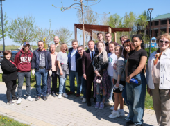 Представители астраханских СМИ привели в порядок сквер Журналистов