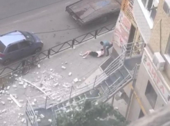 Астраханец упал с балкона 2 этажа