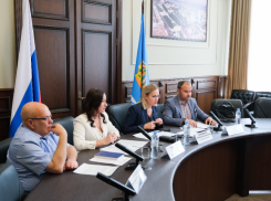 Меры поддержки предпринимателей обсудили астраханские и луганские парламентарии