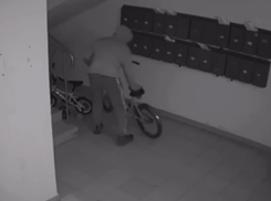 Астраханца-рецидивиста поймали на краже велосипедов