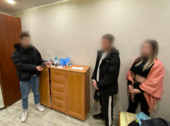 Астраханский наркокурьер рассылал капсулы с опасным веществом закладками и почтой