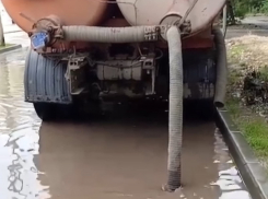 За ночь с улиц Астрахани откачали свыше 500 кубометров дождевой воды 