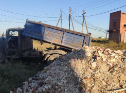 В Астраханском селе незаконно сбрасывали строительный мусор