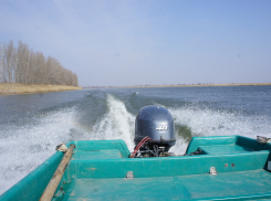 Астраханка дважды неудачно вошла в реку 
