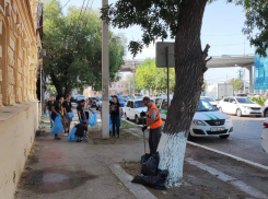 70 астраханцев присоединились ко Дню чистоты в одном из районов города