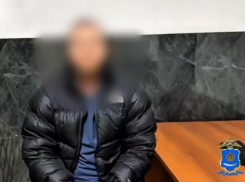 В Астрахань доставили задержанного участника конфликта с избиением тренера