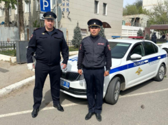 Полиция наградила астраханца, который разыскал потерявшегося 3-летнего мальчика 